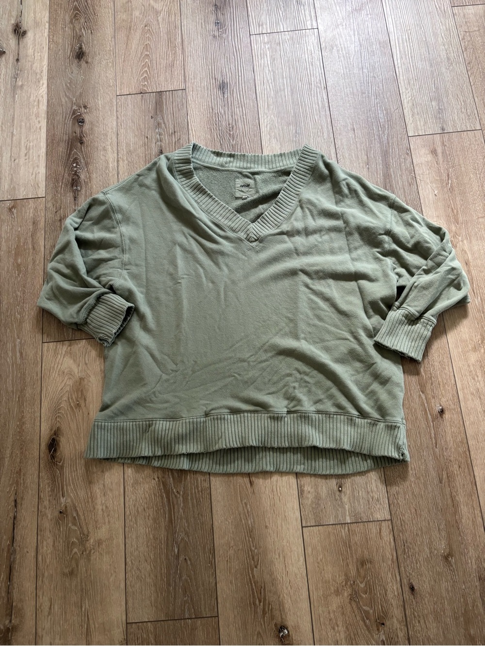 Aerie oversized V-neck sweatshirt in an olive green color size large
